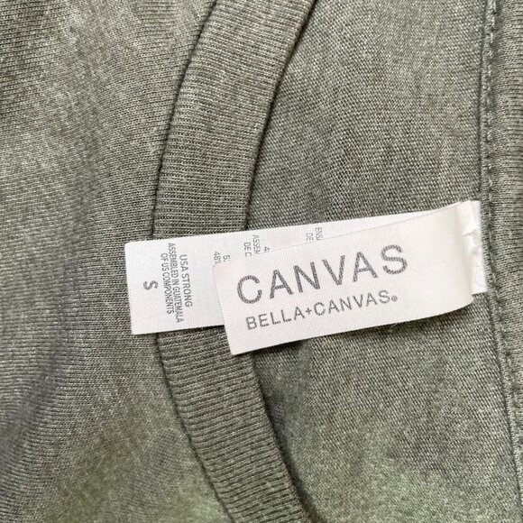 Dog Mom Graphic Tee Women's Size Small Camo Green Crew Neckline Short Sleeves - Picture 5 of 6